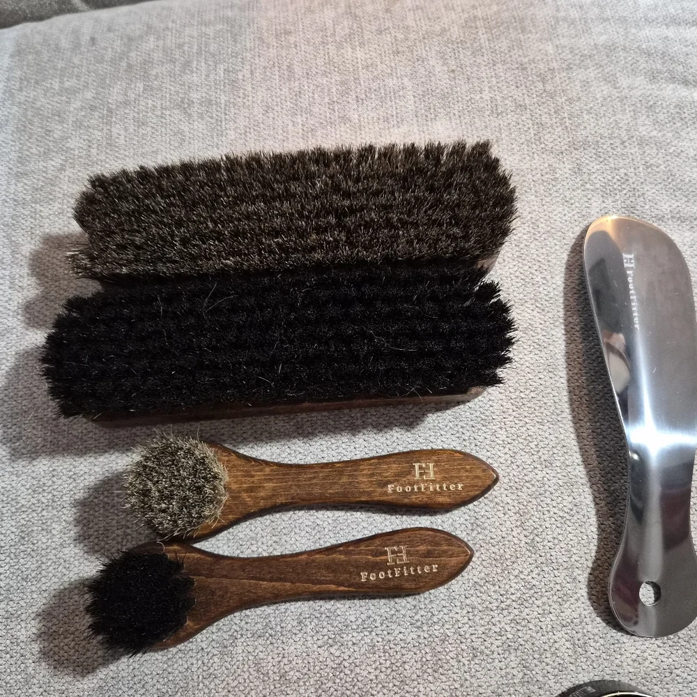 Grand Cedar Shoe Vallet - Picture 8 of 9